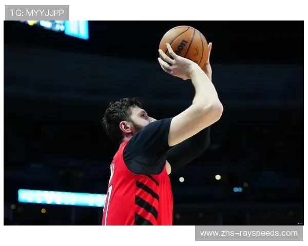 卡马拉关键封盖约翰逊，随后造成争球